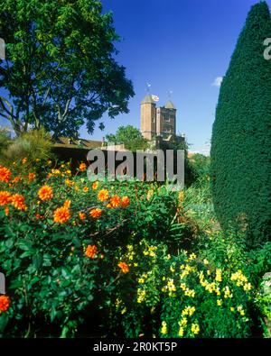 JARDIN DU CHÂTEAU DE SISSINGHURST CRANBROOK KENT ANGLETERRE ROYAUME-UNI Banque D'Images