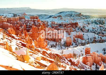 États-Unis, Utah, Bryce Canyon City, parc national de Bryce Canyon, vues imprenables sur l'amphithéâtre de Bryce et Hoodoos depuis Sunrise point Banque D'Images