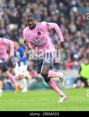 Abdoulaye Doucours d'Everton lors du match Premier League entre Brighton & Hove Albion et Everton au stade de la communauté American Express, Brighton, Royaume-Uni - 8th mai 2023 photo Simon Dack / Telephoto Images. Usage éditorial uniquement. Pas de merchandising. Pour les images de football, les restrictions FA et Premier League s'appliquent inc. Aucune utilisation Internet/mobile sans licence FAPL - pour plus de détails, contactez football Dataco Banque D'Images