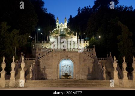 Escaliers vers le Santuário de Nossa Senhora dos Remedios dans la soirée, Lamego, nord du Portugal, Portugal Banque D'Images