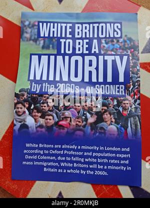 Prospectus électoraux du conseil d'extrême droite antipatriotique, Warrington, Cheshire, Angleterre, Royaume-Uni, WA4 1NN - les Britanniques blancs seront minoritaires Banque D'Images