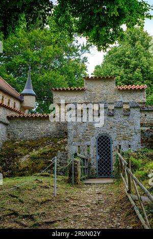 Porte arrière du château de Lichtenstein, édifice historiciste de style néo-gothique, surplombant la colonie de Honau, Swabian Alb, Allemagne. Banque D'Images