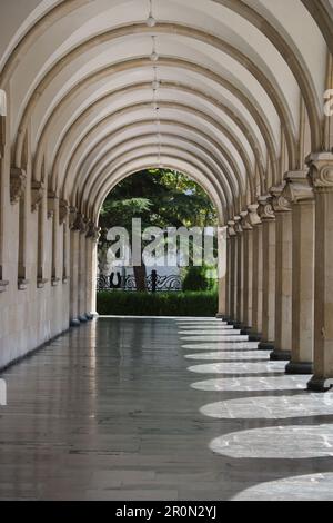 Colonnade au musée Joseph Staline de Gori, Géorgie Banque D'Images