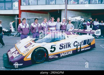 Voiture de course Jaguar XJ220 Silk Cut Team, Spa Francorchamps, Belgique 1987 Banque D'Images