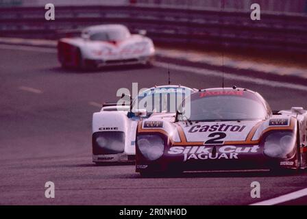 Voiture de course Jaguar XJ220 Silk Cut Team, le Mans, France 1993 Banque D'Images