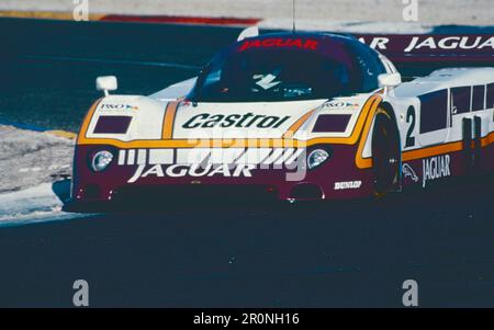 Voiture de course Jaguar XJ220 Silk Cut Team, le Mans, France 1993 Banque D'Images