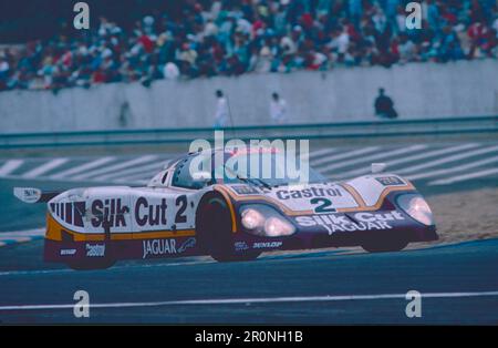 Voiture de course Jaguar XJ220 Silk Cut Team, le Mans, France 1993 Banque D'Images