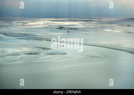 Vue aérienne de la mer des Wadden sur la mer du Nord en Frise orientale, Allemagne, Europe Banque D'Images