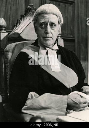 Acteur Alastair SIM dans la série TV cas trompeurs, UK 1968 Banque D'Images
