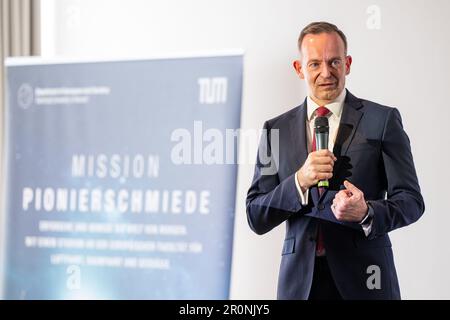 Garching, Allemagne. 09th mai 2023. Le ministre fédéral des Transports, Volker Wissing (FDP), s'exprime lors d'une conférence de tu Munich sur l'avenir de l'industrie des drones au Centre de recherche Galileo Garching. Crédit : Lennart Preiss/dpa/Alay Live News Banque D'Images