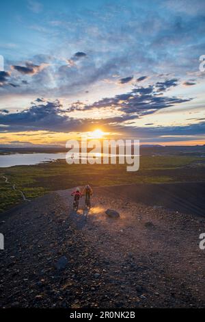 Islande, Road trip, mi-été nuit, VTT, MTB, Volcan, Myvatn, vélo, e-bike, poussière Banque D'Images