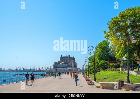 Promenade avec casino à Constanta, Dobruja, côte de la mer Noire, Roumanie Banque D'Images