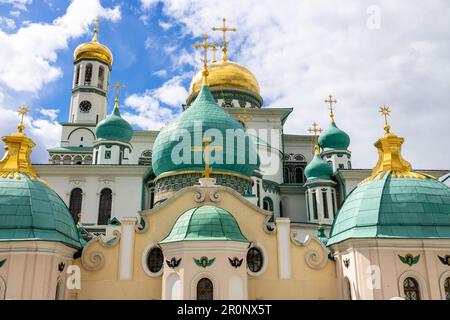 Église souterraine de Constantine et d'Helena et tours et dômes de la Résurrection Cathédrale de la Nouvelle Jérusalem Monastère près de la ville d'Istra à Moscou Regio Banque D'Images