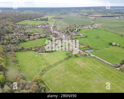 Aldbury Village dans Hertfordshire vue aérienne de drone Banque D'Images