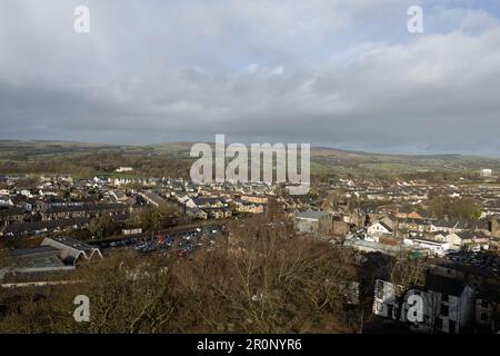 La ville de Clitheroe vue du château de Clitheroe dans la vallée de Ribble Lancashire Angleterre Banque D'Images