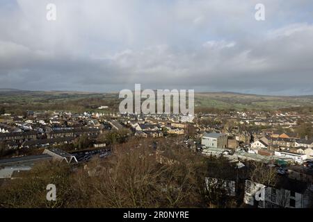 La ville de Clitheroe vue du château de Clitheroe dans la vallée de Ribble Lancashire Angleterre Banque D'Images