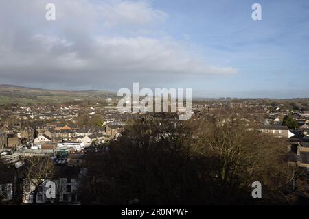 La ville de Clitheroe vue du château de Clitheroe dans la vallée de Ribble Lancashire Angleterre Banque D'Images