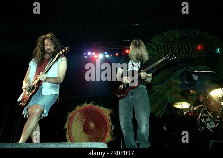 Milan Italie 1996-09-28 : Pepper Keenan et Woody Weatherman de corrosion de conformité en concert au Forum Assago Banque D'Images