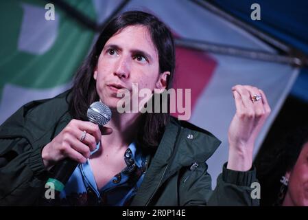 Marcianise, Campanie, Italie. 8th mai 2023. Tournée électorale administrative en Campanie pour la nouvelle secrétaire du Parti démocratique italien, Elly Schlein lors de son discours pour soutenir le candidat du Partito Democratico au maire de la petite ville de Marcianise dans la province de Caserta. (Credit image: © Pasquale Gargano/Pacific Press via ZUMA Press Wire) USAGE ÉDITORIAL SEULEMENT! Non destiné À un usage commercial ! Banque D'Images