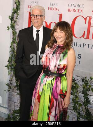 8 mai 2023, New York, New York, Etats-Unis: Acteurs TED DANSON et MARY STEENBURGEN vus à la première à New York du club du livre â€˜: Le prochain Chapter tenu aux théâtres AMC Lincoln Square 13. (Credit image: © Nancy Kaszerman/ZUMA Press Wire) USAGE ÉDITORIAL SEULEMENT! Non destiné À un usage commercial ! Banque D'Images