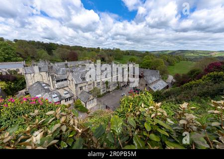 Lanhydrock House - Maison de campagne de jacobean - Bodmin, Cornouailles, Angleterre, Royaume-Uni - vue sur le paysage de la maison et du domaine. Banque D'Images