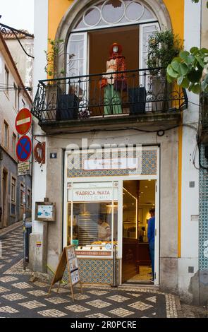 Tartes à la crème anglaise fabriquées dans une boulangerie de Sintra Banque D'Images