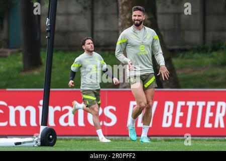 Milan, Italie. 09th mai 2023. Olivier Giroud, de l'AC Milan, souriant lors de la session d'entraînement de l'AC Milan au Milanello Sports Center, avant leur demi-finale de la Ligue des champions de l'UEFA, match de la première jambe contre le FC Internazionale au stade San Siro, à Milan. Crédit : SOPA Images Limited/Alamy Live News Banque D'Images