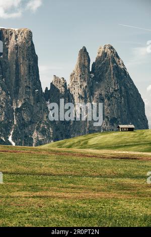 Belle perspective de la montagne Sciliar/Schlern dans les Dolomites. Alpes, Trentin-Haut-Adige du Tyrol du Sud, Italie, Banque D'Images