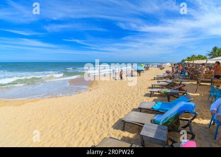 Trancoso, quartier de Porto Seguro, BA, Brésil - 06 janvier 2023 : vue sur la plage de Nativos, célèbre plage du nord-est brésilien. Banque D'Images