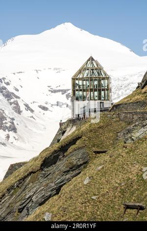 FRANZ-JOSEFS-HOEHE, AUTRICHE, JUIN 10 : Observatoire Swarovski à l'observatoire Franz-Josefs-Hoehe, en Autriche, sur 10 juin 2014. De là, vous pouvez afficher le Banque D'Images