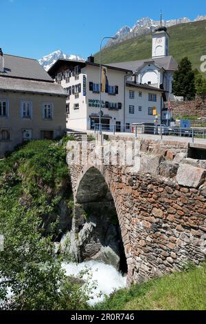 Vieux pont, ancienne route Gotthard, Hospental, Canton d'Uri, Suisse Banque D'Images