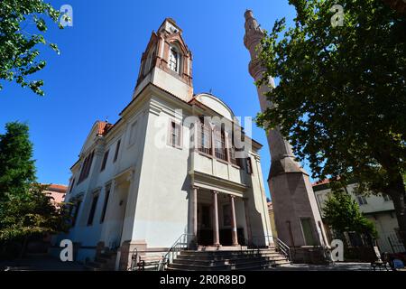 Située à Ayvalik, en Turquie, la mosquée Saatli a été construite en tant qu'église au 19th siècle. Il a été converti en mosquée par les Turcs. Banque D'Images