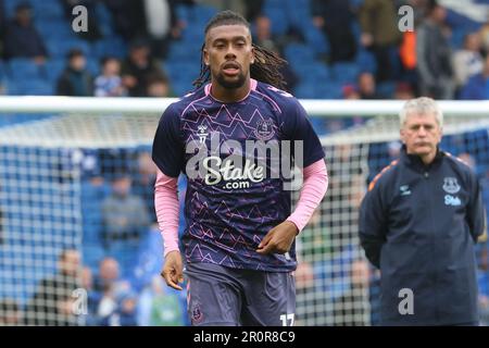 Alex Iwhi se réchauffe pour le FC Everton avant leur match contre Brighton et Hove Albion au stade AMEX Banque D'Images