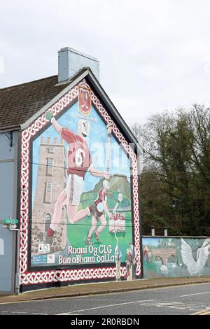 La fresque de l'hurling à Cushendall dans le comté d'Antrim Banque D'Images