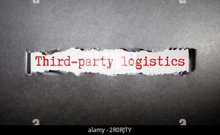 Texte LIVRAISON PAR UN TIERS écrit sur un livre blanc avec un stylo et des lunettes sur un clavier d'ordinateur.concept d'entreprise. Banque D'Images