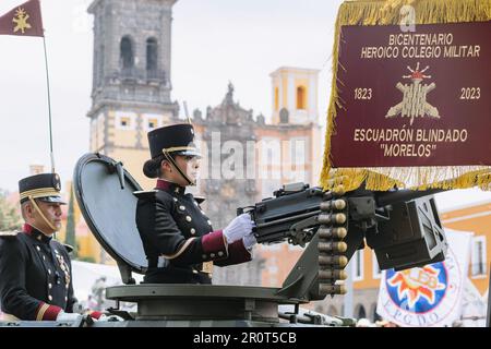 Représentation de la bataille de 5 mai, marche dans le défilé civique à l'anniversaire de la bataille de 5 mai dans l'état de Puebla Banque D'Images