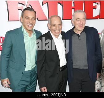 New York, NY, États-Unis. 9th mai 2023. Sebastian Maniscalco, Salvo Maniscalco et Robert de Niro à l'arrivée pour À PROPOS DE MON PÈRE première, SVA (École des arts visuels) Théâtre, New York, NY 9 mai 2023. Crédit : Quoin pics/Everett Collection/Alay Live News Banque D'Images