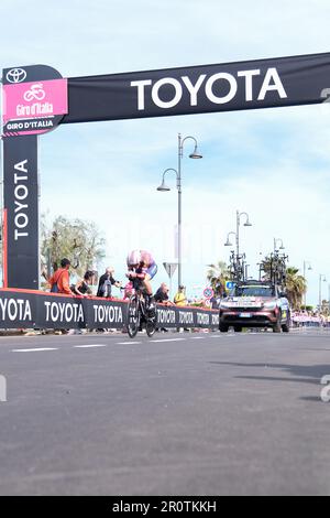 Fossacesia, Italie. 06th mai 2023. Veljko Stojnic de Serbie et Team Corratec sprints lors de la première étape Chrono du 106th Giro d'Italia 2023 à Costa dei Trabocchi. (Photo par Davide Di Lalla/SOPA Images/Sipa USA) crédit: SIPA USA/Alay Live News Banque D'Images