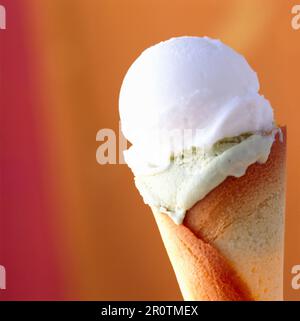 Cône avec boules de crème glacée Banque D'Images