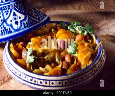 Tajine de poulet et d'agrumes confits Banque D'Images