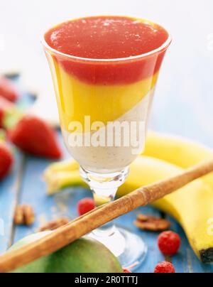 Trois couleurs de verre de fruits exotiques Banque D'Images