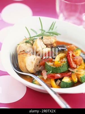 Râbles de lapin à la ratatouille Banque D'Images