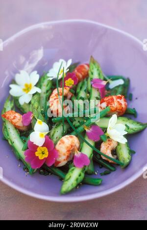 Écrevisses, salade d'asperges et de primrose Banque D'Images