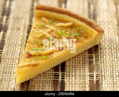 Portion de citron vert et de tarte au citron Banque D'Images