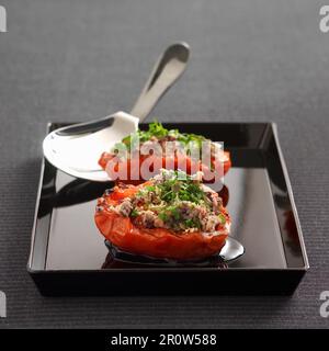 Tomates de style provençal farcies à l'anchoyade Banque D'Images