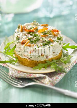 Fromage de chèvre et gâteau aux tomates confites Banque D'Images