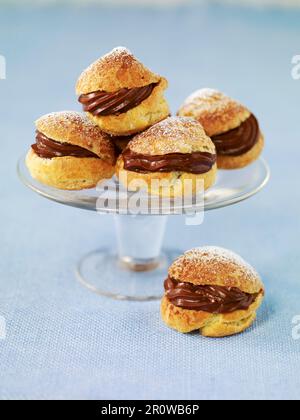 Profiteroles au chocolat Banque D'Images