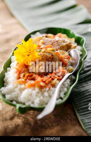 Poulet Yassa Banque D'Images