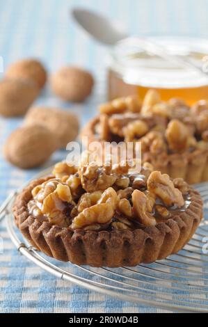 Tartelettes aux noix et au miel Banque D'Images