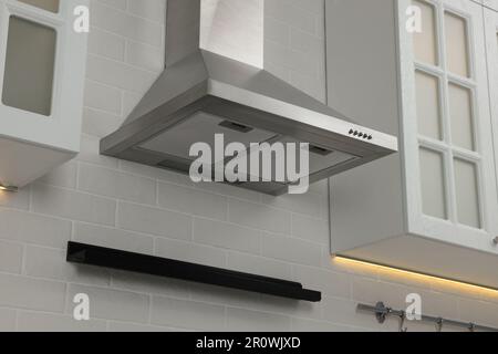 Hotte et mobilier modernes dans la cuisine Banque D'Images